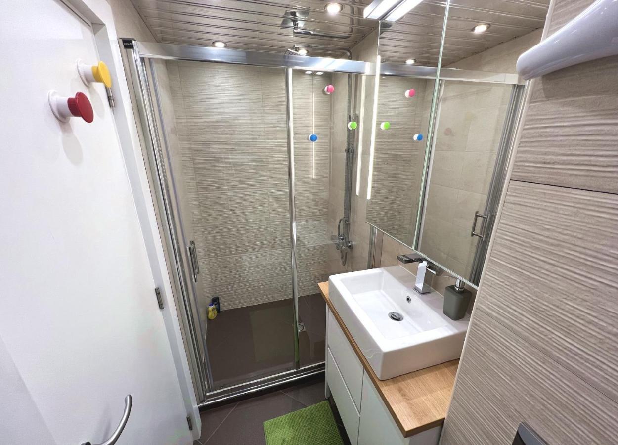 Unique Luxurious Jacuzzi Penthouse Duplex In City Center! 2 Baths! Free Parking! Sofia Eksteriør bilde