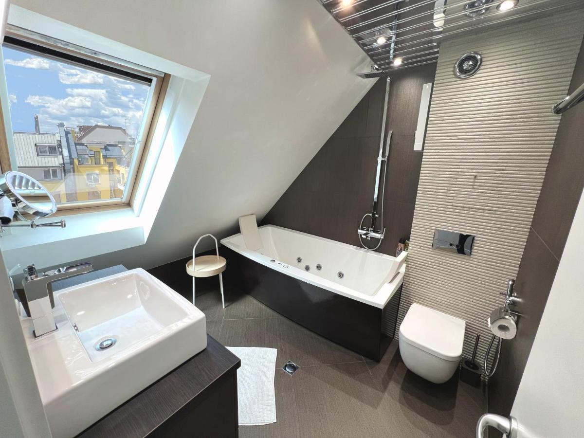 Unique Luxurious Jacuzzi Penthouse Duplex In City Center! 2 Baths! Free Parking! Sofia Eksteriør bilde